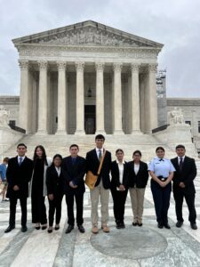 ELI students pose on the National Mall