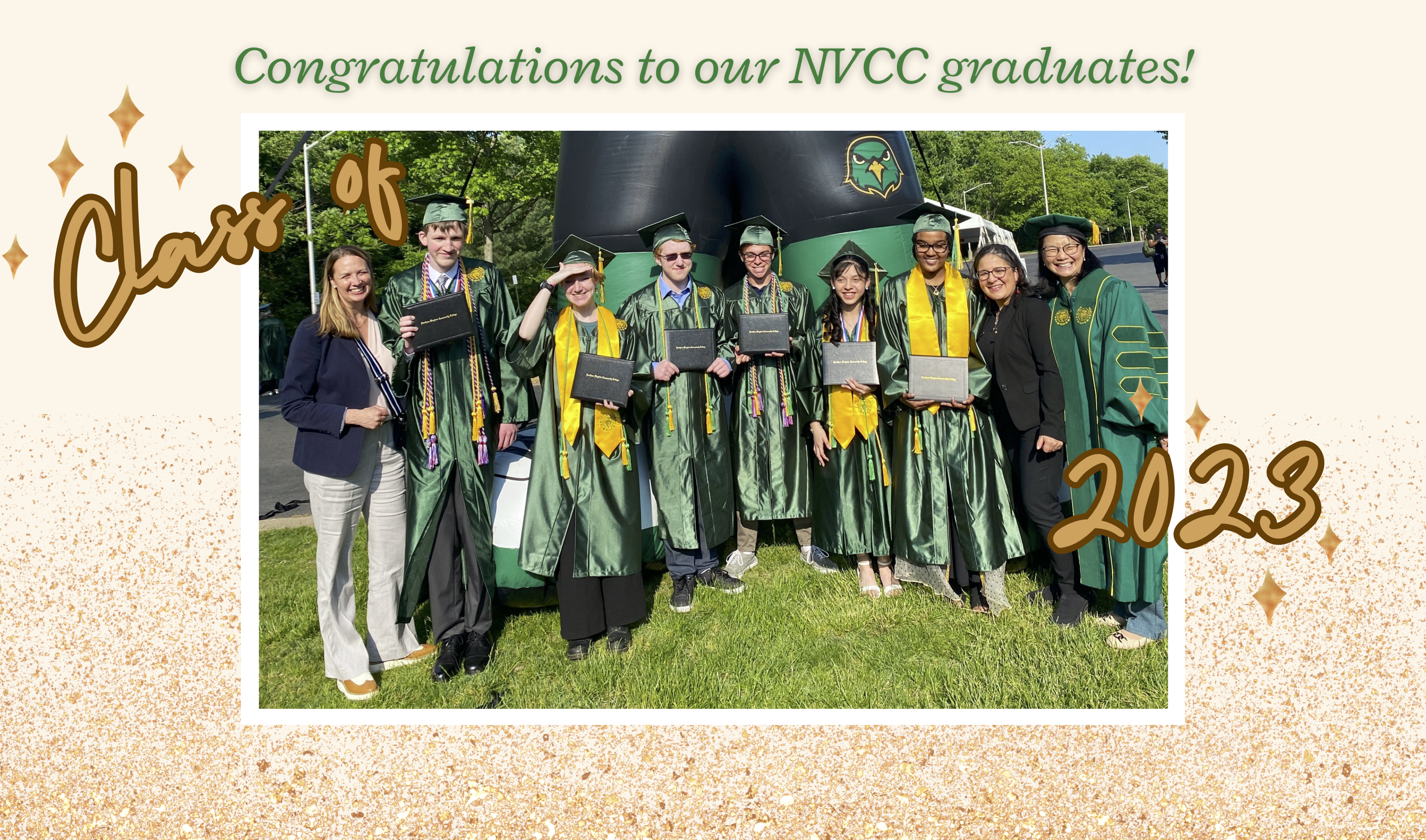 25 alunos do ACC obtêm diplomas de associado ou um certificado uniforme de estudos gerais da NVCC