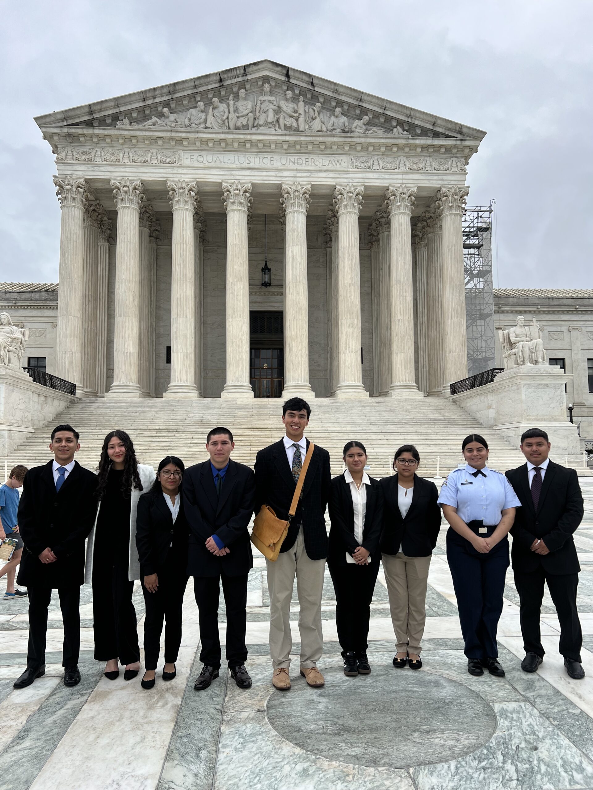 ELI students pose on the National Mall